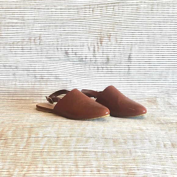 Women’s Buckle Up Summer Shoes - Picture 2 of 4